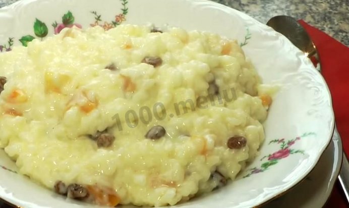 Рисовая каша с изюмом и молоком