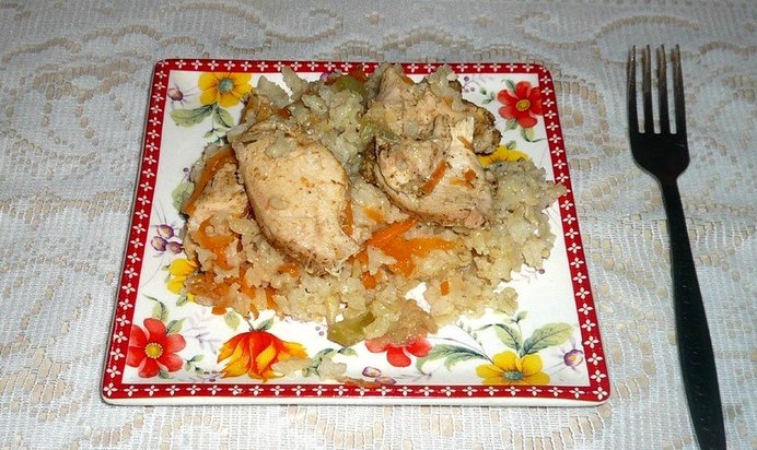 Рисовая каша с курицей и овощами в рукаве