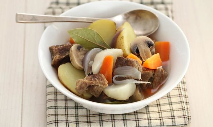 Овощи с мясом и грибами