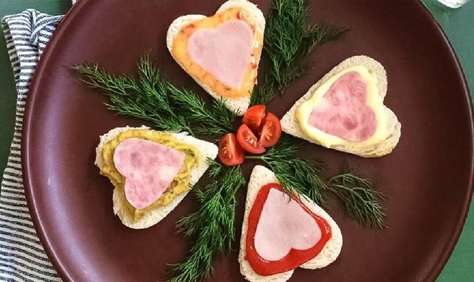 Тосты «сердечки» с ветчиной