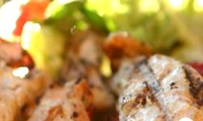 Салат Оливье с курицей гриль