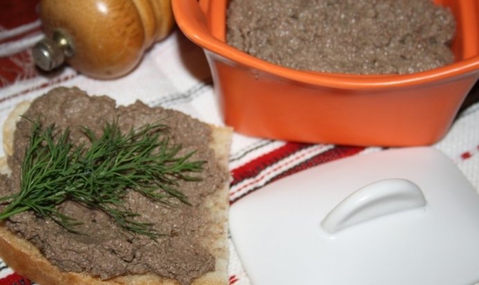 Паштет из печени индейки с корнем сельдерея и вином