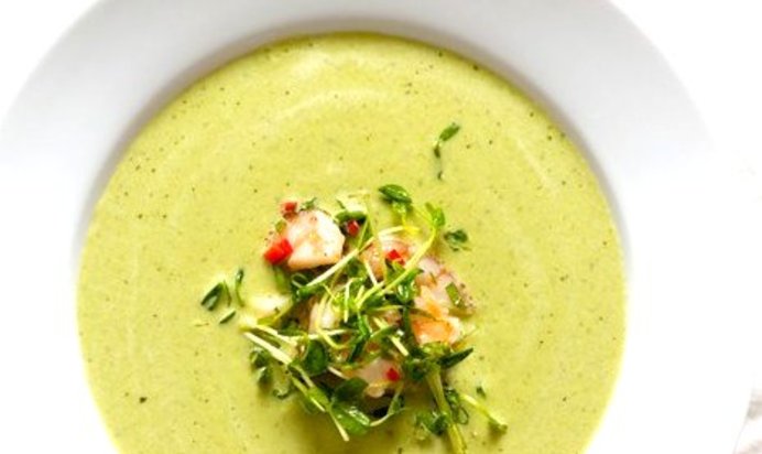 Холодный гороховый суп с креветками