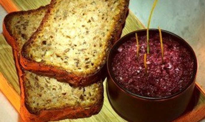 Тартар из говядины с оливковым тапенадом