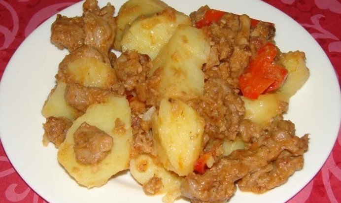 Гуляш с картошкой