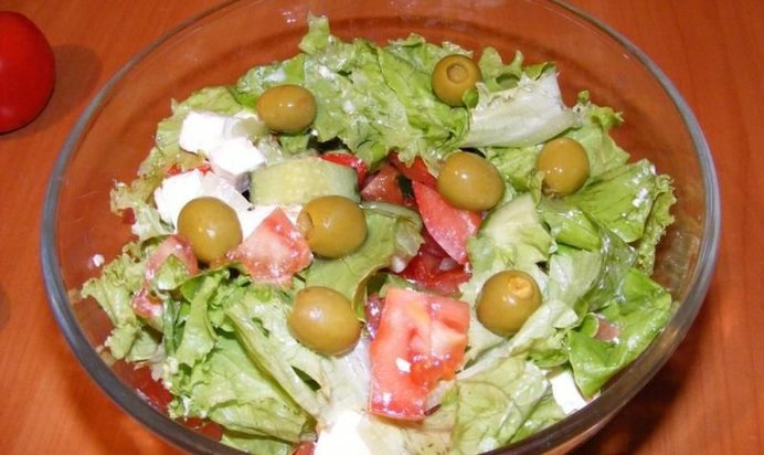 Греческий салат с брынзой классический
