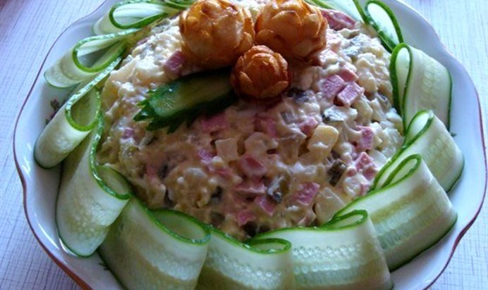 Салат оливье с мясом и свежими огурцами