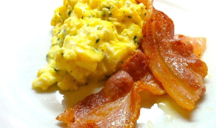 Яичница с салом