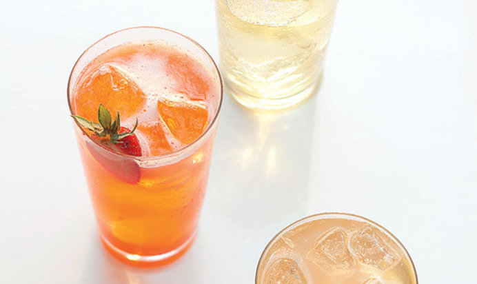 Лимонад с клубникой, лимоном и базиликом