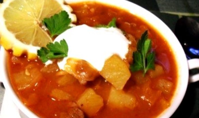 Гуляш из говядины с картошкой