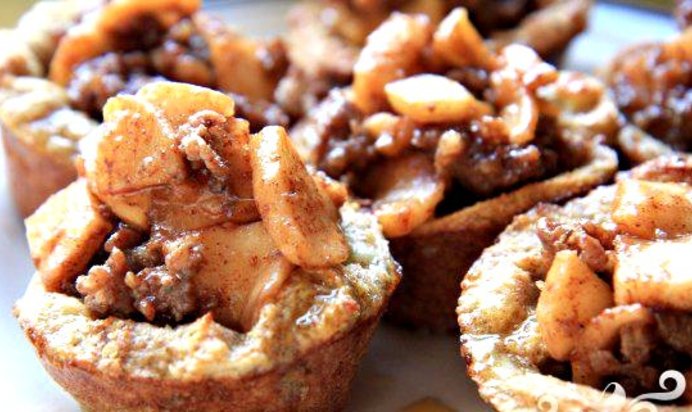 Французские тосты с яблоками и колбасой