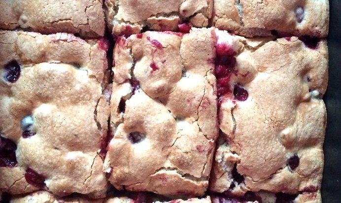 Вишневая шарлотка