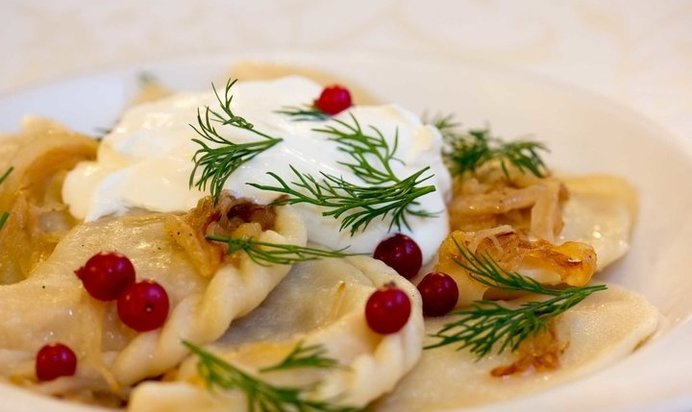 Вареники с кислой капустой и мятым картофелем