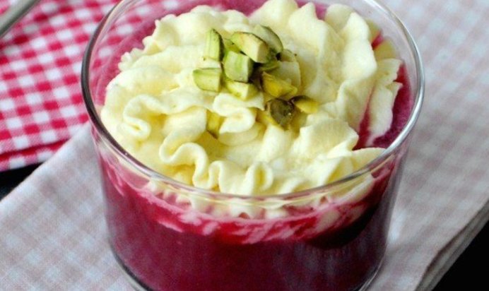 Свекольный гаспачо со сливками