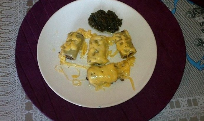 Каннеллони, фаршированные курицей с черносливом, с песто