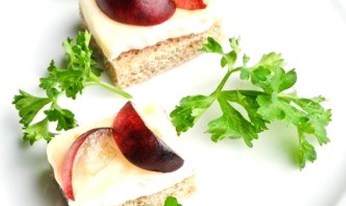 Овсяные бисквиты с маскарпоне и виноградом