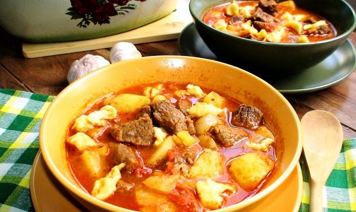 Будапештский гуляш (бограчь гуяш) c чапетками