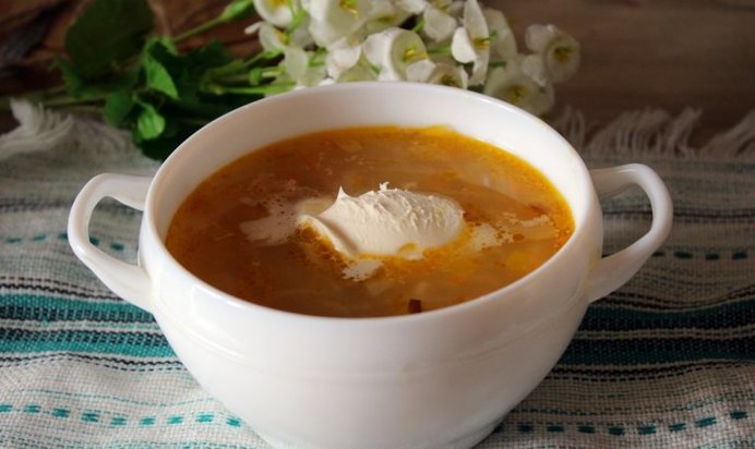 Щи из кислой капусты с перловкой на мясном бульоне