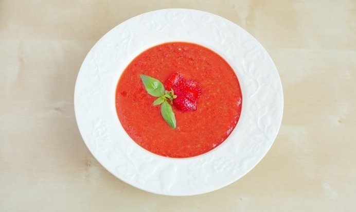 Гаспачо с клубникой