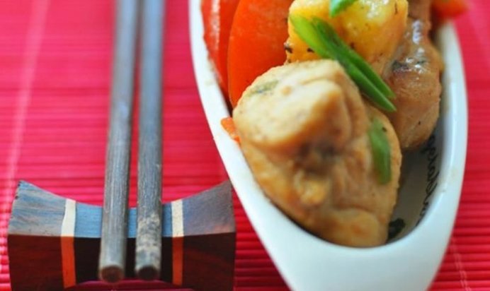 Цыпленок с ананасами и овощами по-китайски