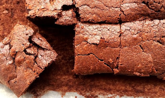 Брауни c темным пивом и сливочно-ликерной глазурью