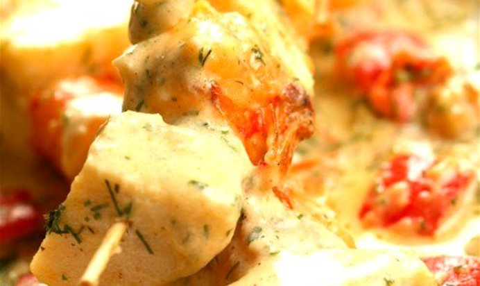 Шашлыки из палтуса и красных перцев в йогурте и песто