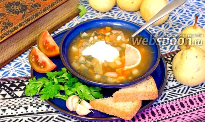 Рассольник из куриных сердечек с перловкой и сельдереем