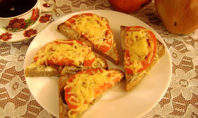 Горячие бутерброды с шампиньонами и сыром