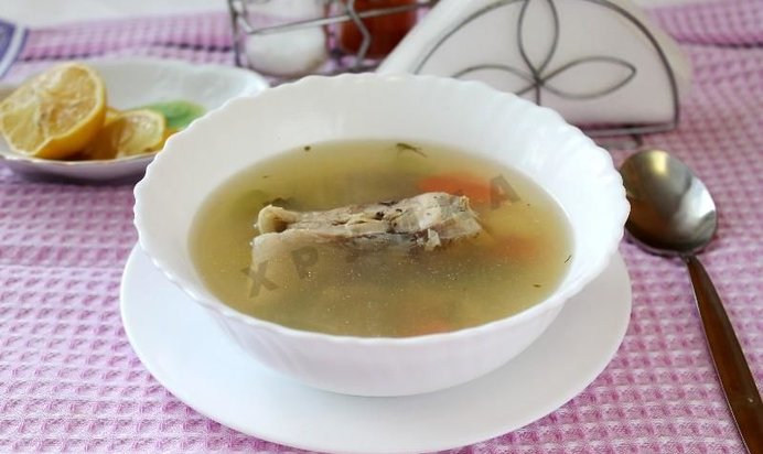 Рыбный суп уха из карася