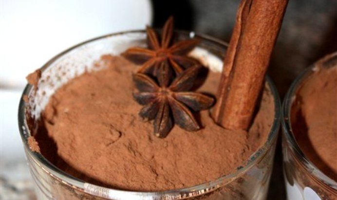 Тирамису с ликером «Амаретто» и апельсиновой цедрой