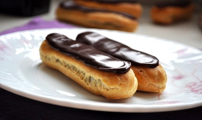 Шоколадные эклеры