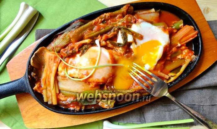 Яичница с молодым чесноком