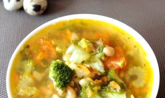 Овощной суп с фасолью на курином бульоне