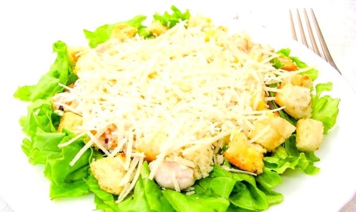 Салат «Цезарь» с курицей