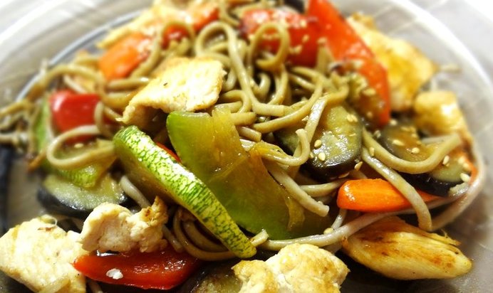 Гречневая лапша с курицей