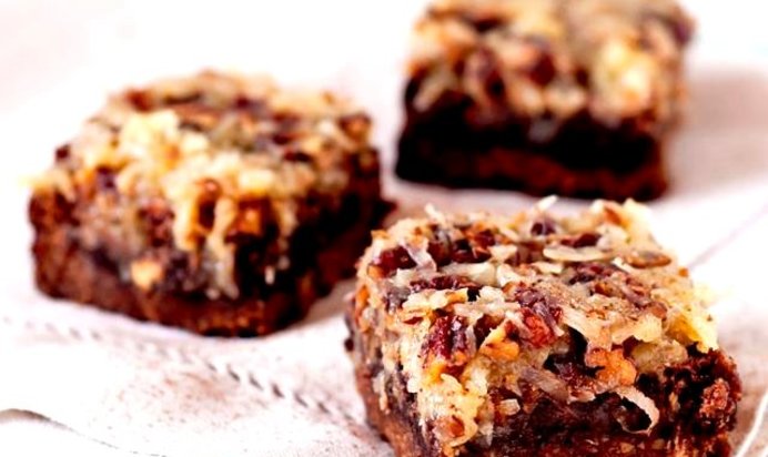 Пирожные с орехами и кокосовой стружкой