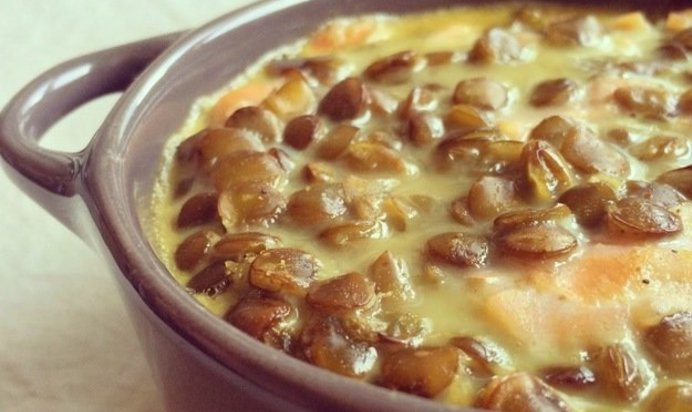 Запеканка с чечевицей и копченым лососем