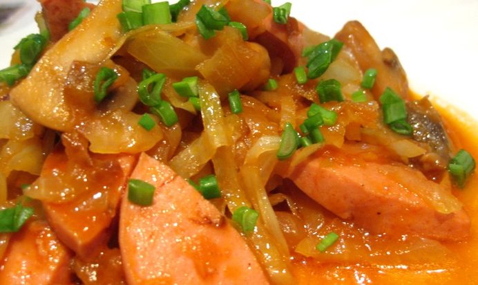 Гуляш из сосисок