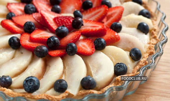 Торт с заварным кремом и фруктами