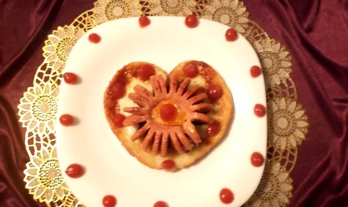 Яичные гренки с сосиской