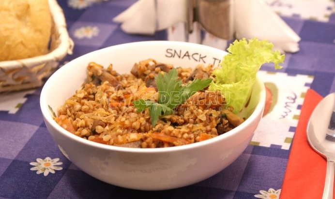 Гречневая каша с грибами и овощами
