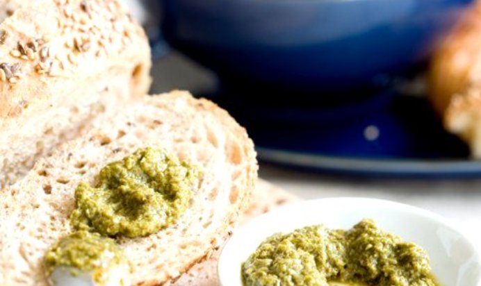 Песто из чесночных стрел с кедровыми орешками