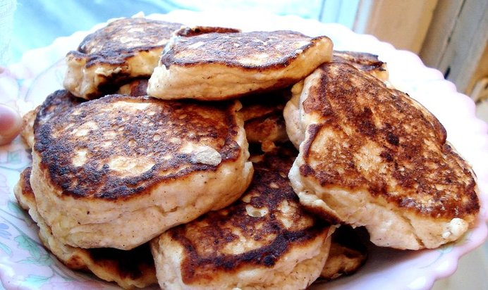 Яблочно-творожные оладьи