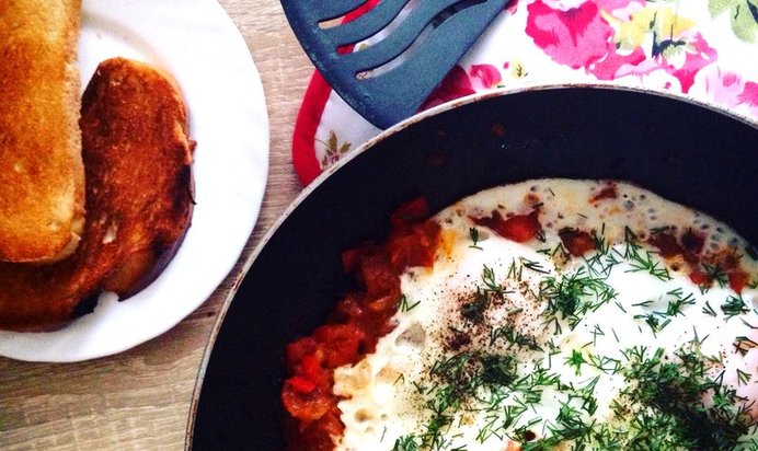 Шакшука (израильская яичница)