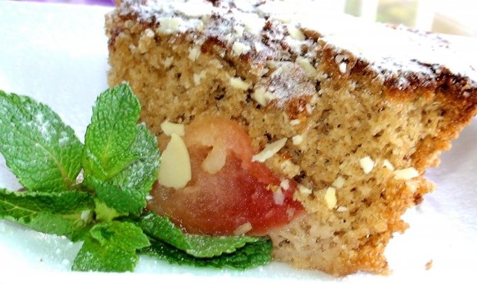 Яблочная шарлотка с абрикосовым конфитюром