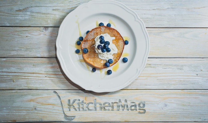 Американские блинчики со сливками и ягодами