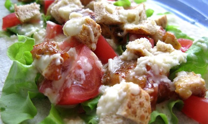 Салат «Цезарь» без добавления яиц (яйца в соусе)