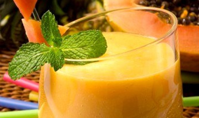 Смузи с папайей и персиками