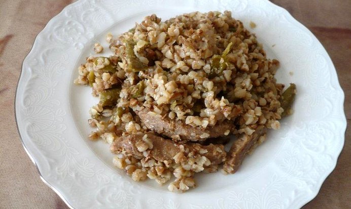 Постная гречка со стручковой фасолью и соевым мясом