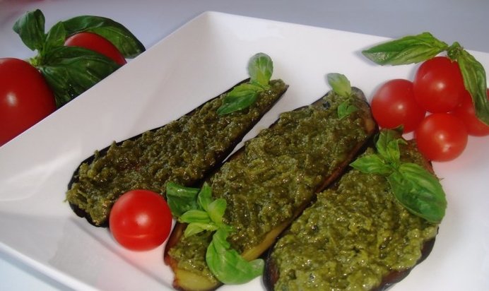 Баклажаны под соусом а-ля песто, просто и быстро